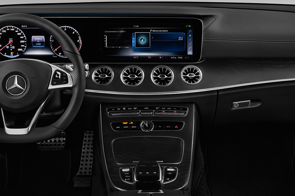 Mercedes E Class (Baujahr 2021) AMG Line 2 Türen Mittelkonsole
