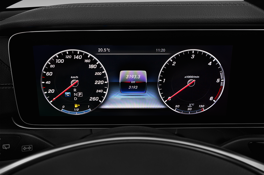 Mercedes E Class (Baujahr 2021) AMG Line 2 Türen Tacho und Fahrerinstrumente