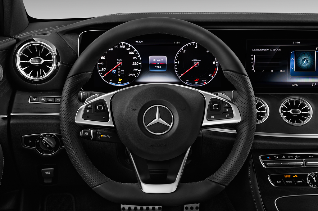 Mercedes E Class (Baujahr 2021) AMG Line 2 Türen Lenkrad