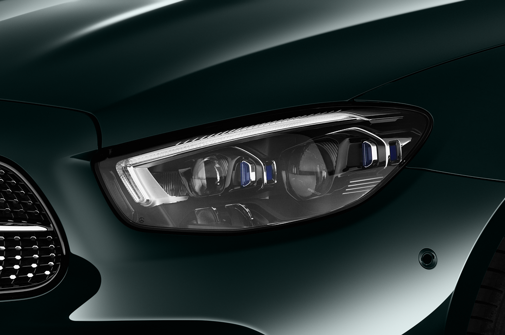 Mercedes E Class (Baujahr 2021) AMG Line 2 Türen Scheinwerfer