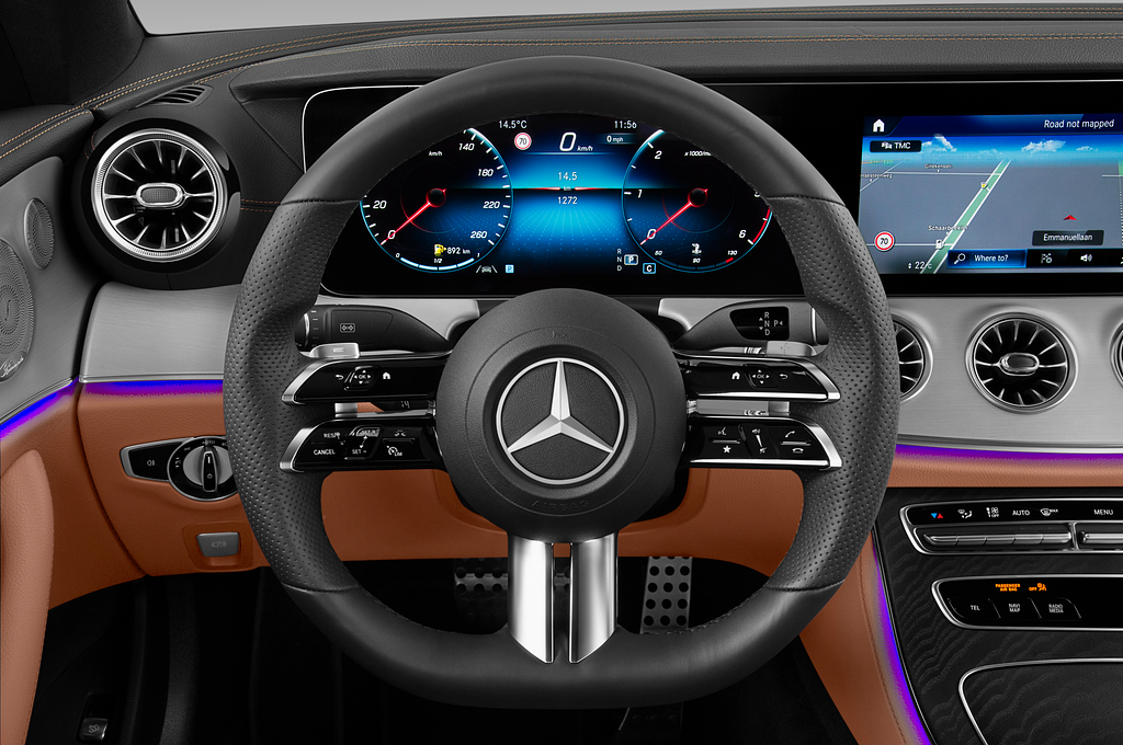 Mercedes E Class (Baujahr 2021) AMG Line 2 Türen Lenkrad