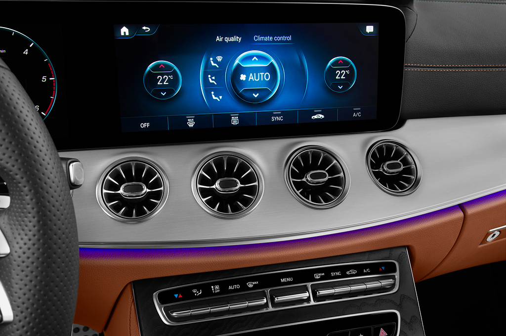 Mercedes E Class (Baujahr 2021) AMG Line 2 Türen Temperatur und Klimaanlage