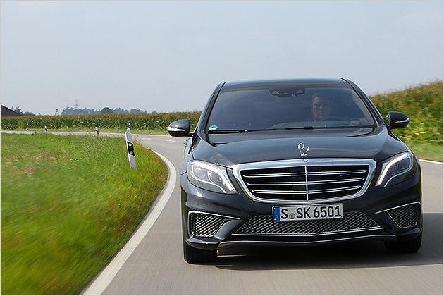 Der Grill des S 65 hat nur drei Streben und wirkt wuchtiger als bei den kleineren Geschwistern