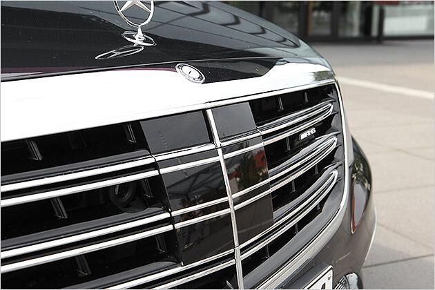 Weltweit der Erste: Eine Stereokamera "liest" den Untergrund und stellt das Fahrwerk darauf ein