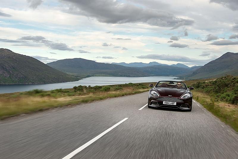 Die Aston Martin Vanquish Volante V12 S ist nach der Transaxle-Bauweise konstruiert