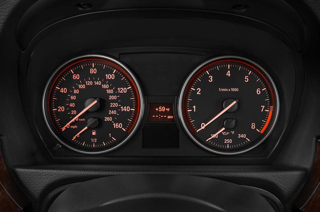 BMW 3 Series (Baujahr 2010) 335i 4 Türen Tacho und Fahrerinstrumente