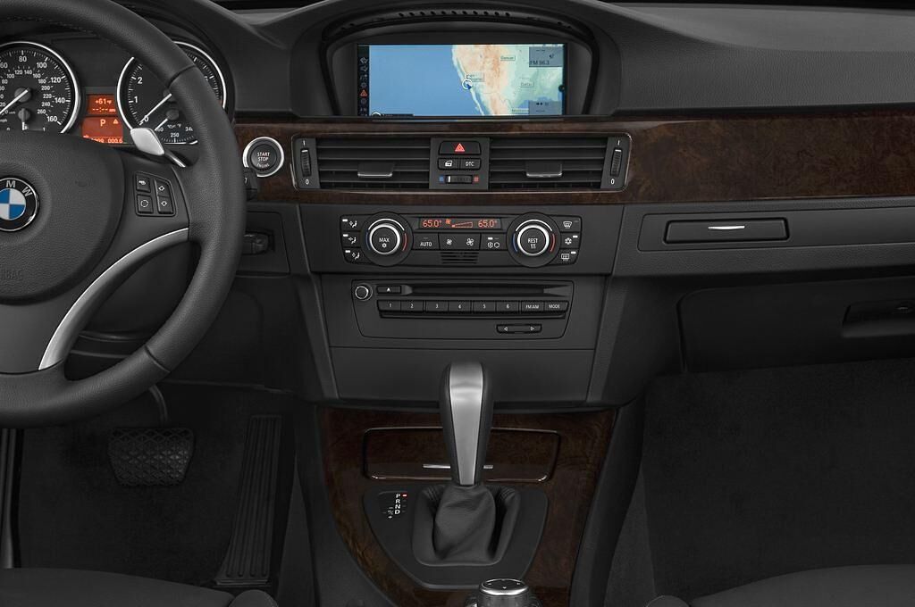 BMW 3 Series (Baujahr 2010) 335i 4 Türen Mittelkonsole