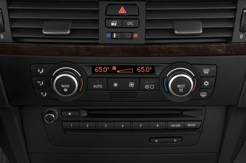 BMW 3 Series (Baujahr 2010) 335i 4 Türen Temperatur und Klimaanlage