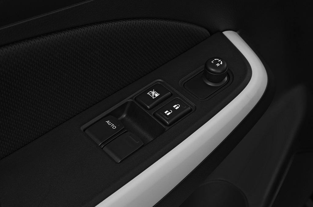 Suzuki Swift (Baujahr 2020) Comfort Hybrid 5 Türen Bedienungselemente Tür