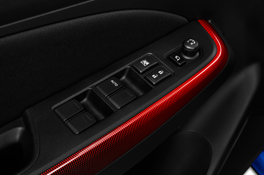 Suzuki Swift Sport (Baujahr 2020) Hybrid 5 Türen Bedienungselemente Tür