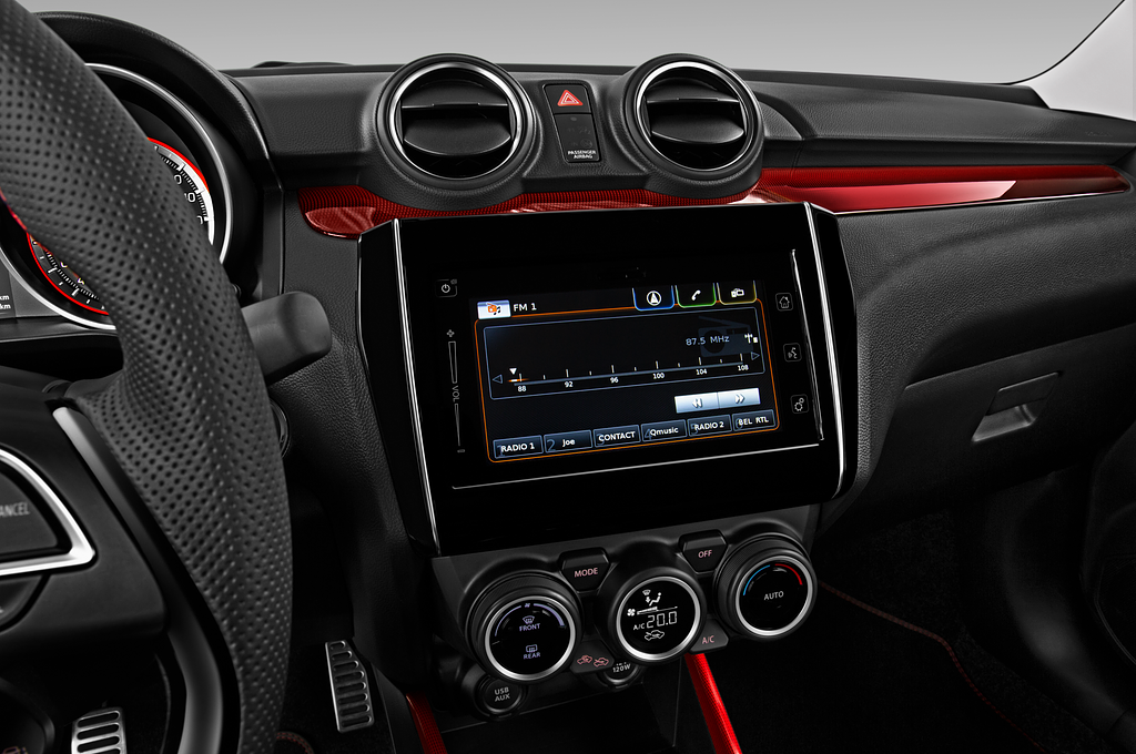 Suzuki Swift Sport (Baujahr 2020) Hybrid 5 Türen Mittelkonsole