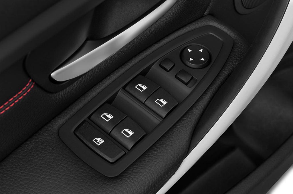 BMW 3 Series (Baujahr 2015) Sport Line 4 Türen Bedienungselemente Tür