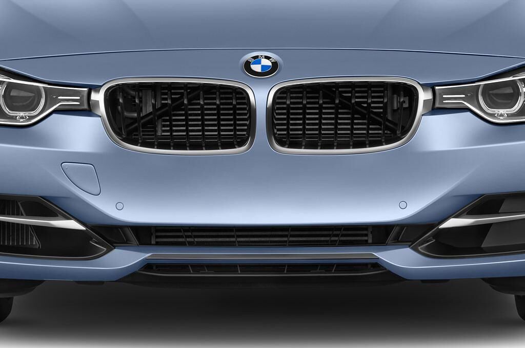 BMW 3 Series (Baujahr 2015) Sport Line 4 Türen Kühlergrill und Scheinwerfer
