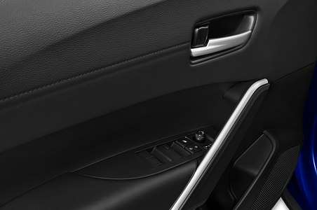 Toyota Corolla Cross (Baujahr 2023) Lounge 5 Türen Bedienungselemente Tür
