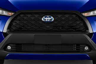 Toyota Corolla Cross (Baujahr 2023) Lounge 5 Türen Kühlergrill und Scheinwerfer