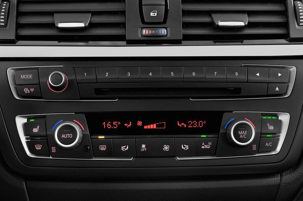 BMW 3 Series (Baujahr 2015) Sport Line 4 Türen Temperatur und Klimaanlage