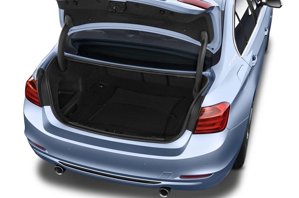 BMW 3 Series (Baujahr 2015) Sport Line 4 Türen Kofferraum
