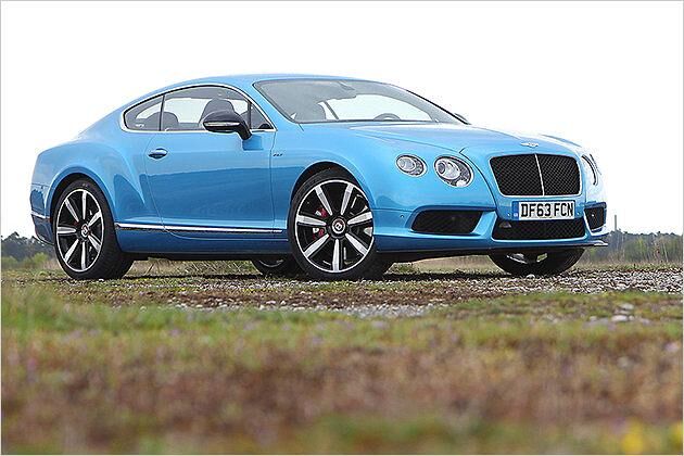 Sprungbereit kauert der Conti GT V8 S dicht über dem Boden, zehn Millimeter tiefer als der normale Continental GT V8