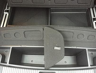 Praktisch: Der doppelte Bode ist in Fächer unterteilt.