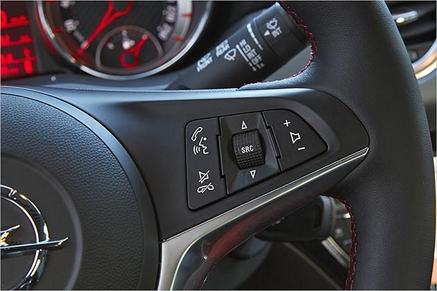 Der Opel Adam S hat ein Multifunktions-Lenkrad