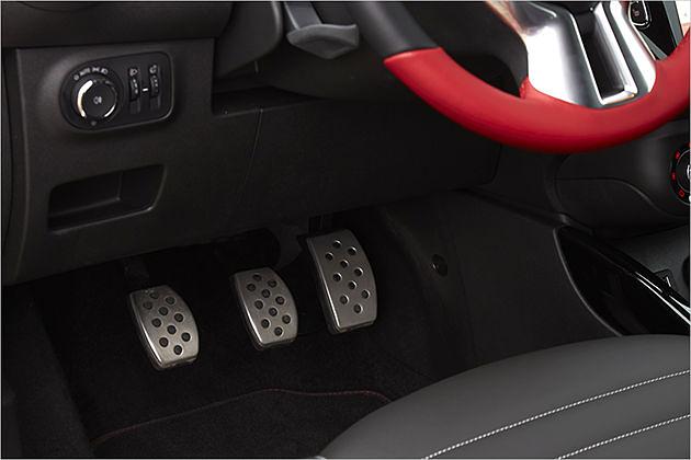 Die Edelstahl-Pedale sind im Opel Adam S serienmäßig