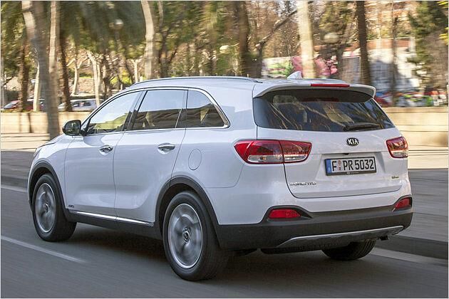 Die Form der C-Säule soll an die bisherigen Sorento-Modelle erinnern, schränkt aber die Sicht ein