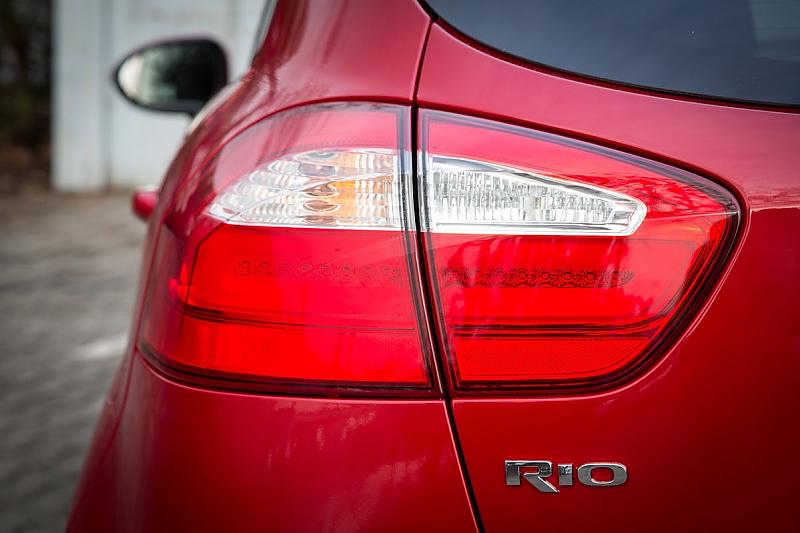 Kia Rio 1.2 Modellpflege 2015 - das Heck im LED-Look