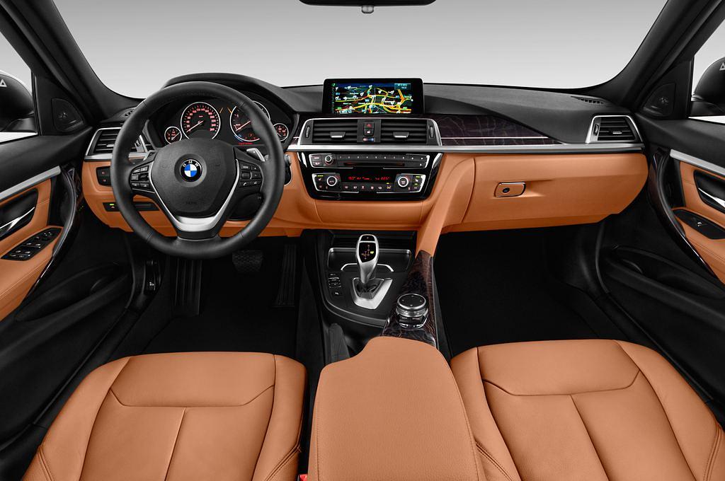 BMW 3 Series (Baujahr 2016) Luxury Line 4 Türen Cockpit und Innenraum