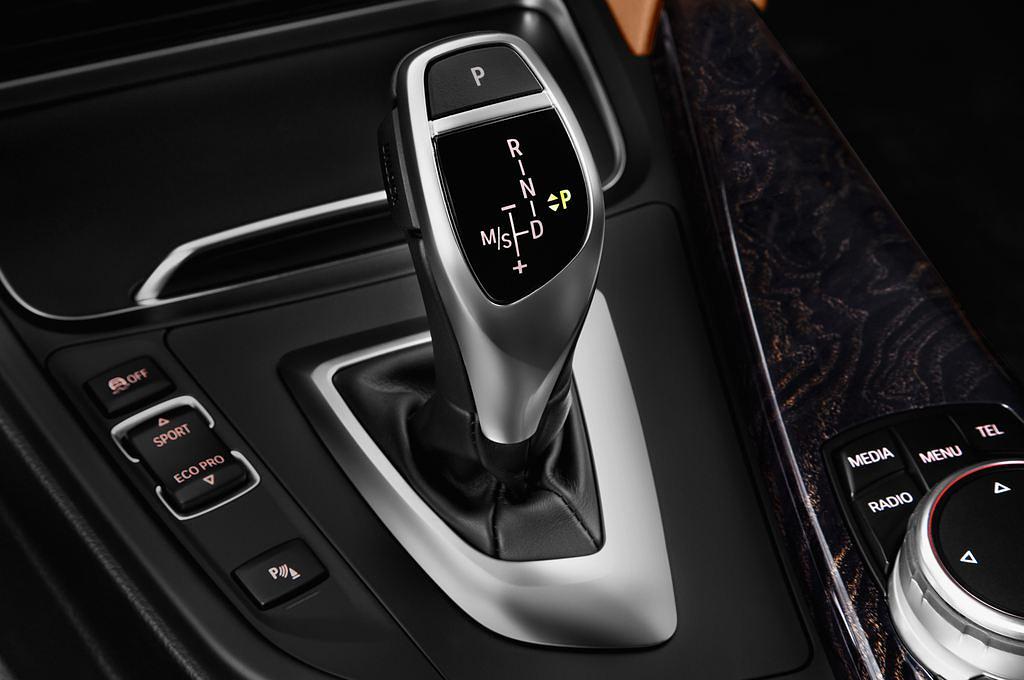BMW 3 Series (Baujahr 2016) Luxury Line 4 Türen Schalthebel