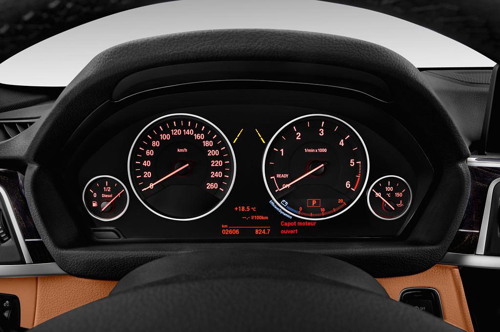 BMW 3 Series (Baujahr 2016) Luxury Line 4 Türen Tacho und Fahrerinstrumente