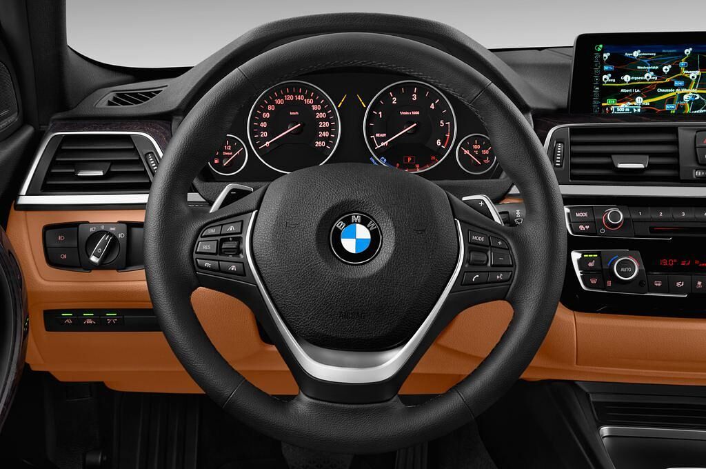 BMW 3 Series (Baujahr 2016) Luxury Line 4 Türen Lenkrad