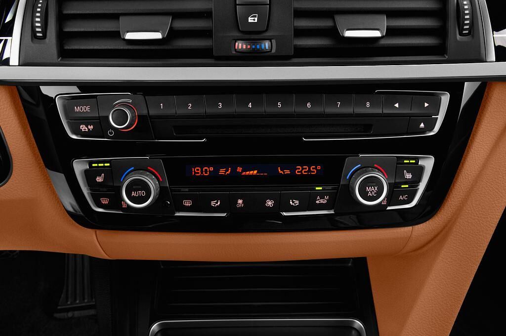 BMW 3 Series (Baujahr 2016) Luxury Line 4 Türen Temperatur und Klimaanlage