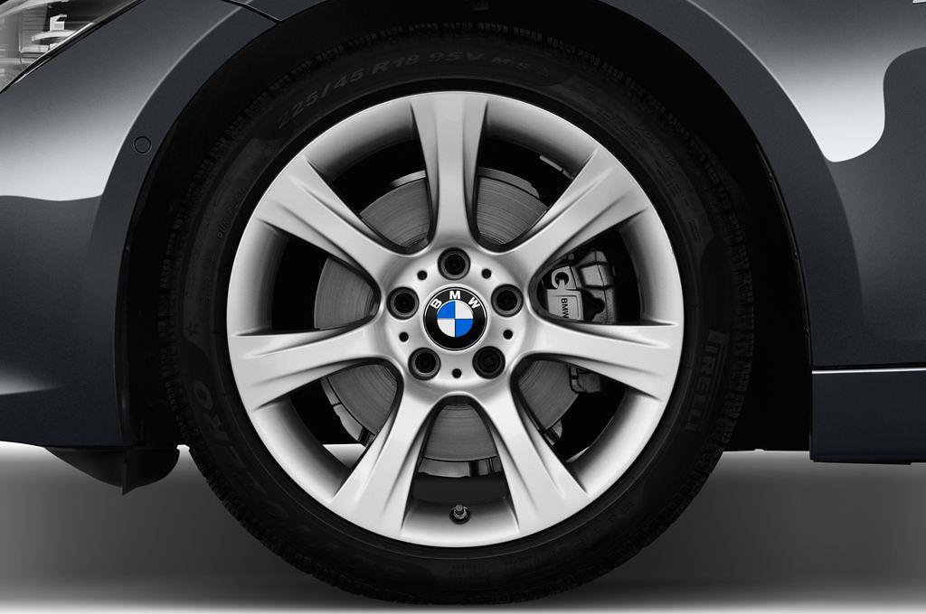 BMW 3 Series (Baujahr 2016) Luxury Line 4 Türen Reifen und Felge