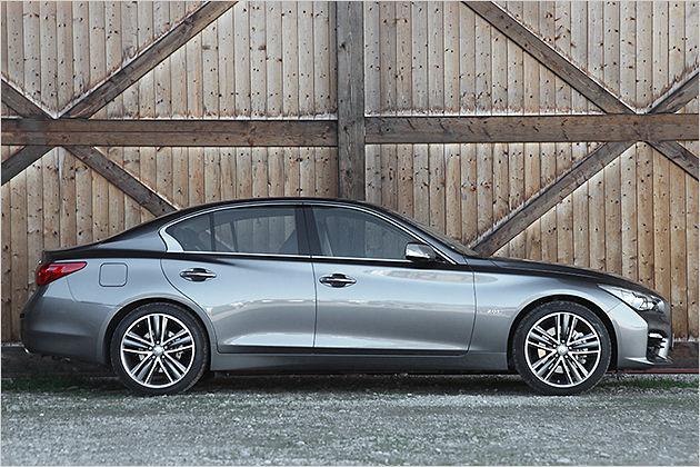 Der Infinti Q50 Sport ist 4,80 Meter lang und damit größer als eine Mercedes C-Klasse, aber kürzer als eine E-Klasse