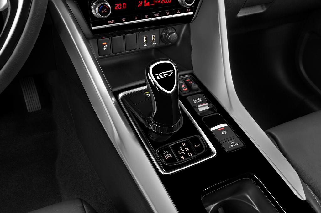 Mitsubishi Eclipse Cross PHEV (Baujahr 2021) Top 5 Türen Schalthebel