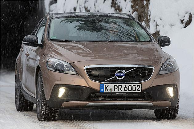 Der neueste V40 Cross Country steht auf Sicherheit und Komfort. Er ist handlich und agil, aber nicht übermäßig sportlich