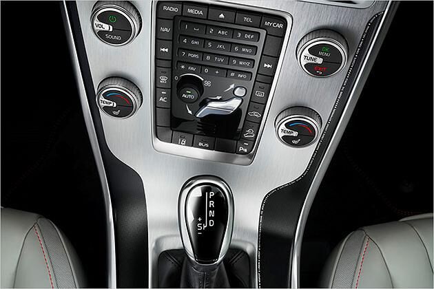 Eine ordentliche Achtgang-Automatik ist beim T5 AWD serienmäßig