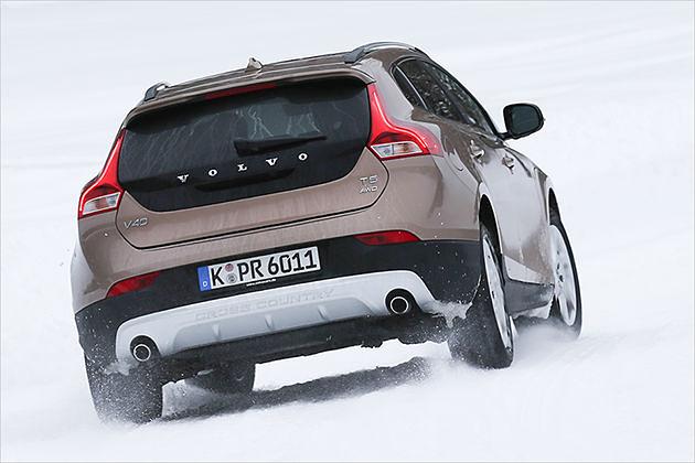 Das ESP gaukelt es zwar vor, ist aber nicht komplett deaktivierbar. Spaß und schöne Drifts gibt es auf Schnee und Eis trotzdem