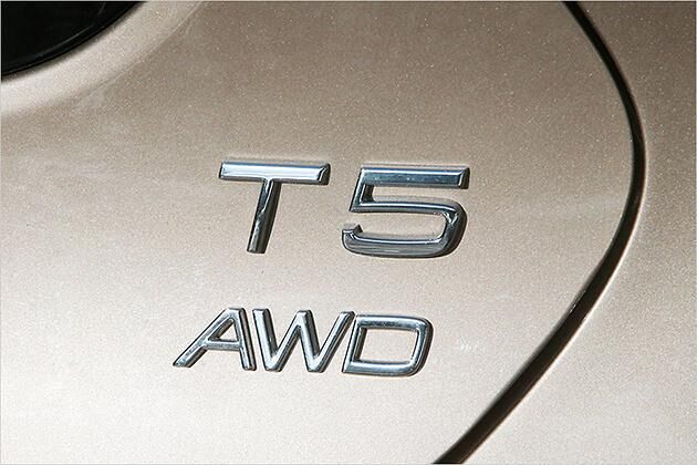 Der V40 CC T5 AWD ist ab 36.480 Euro zu haben. Damit ist er geringfügig günstiger als ein Mercedes GLA 250 4Matic