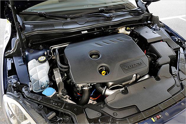 Der Zweiliter-Turbobenziner ist kräftig und leise, aber kein Wunder an Drehfreude