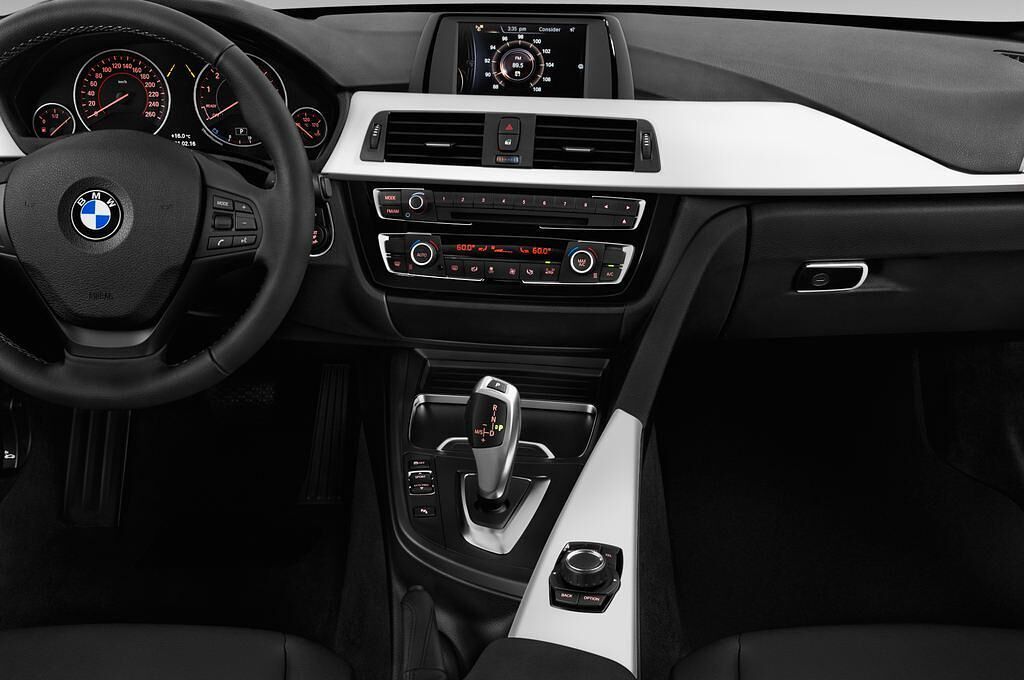 BMW 3 Series (Baujahr 2017) Advantage 4 Türen Mittelkonsole