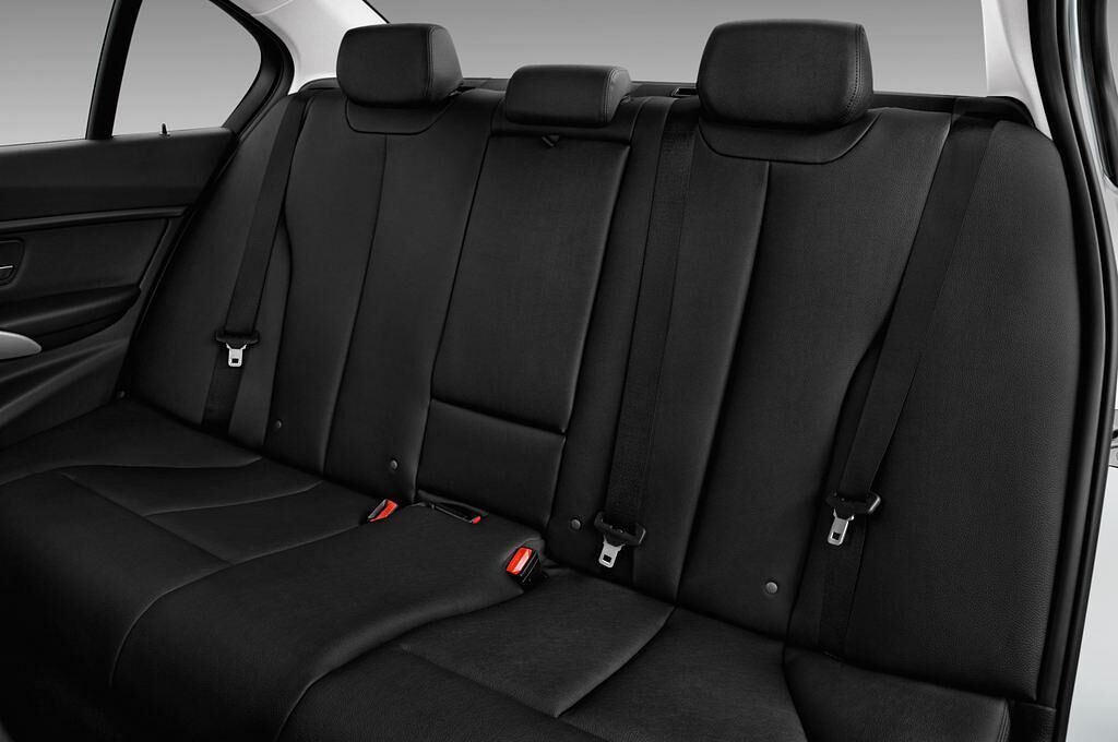 BMW 3 Series (Baujahr 2017) Advantage 4 Türen Rücksitze