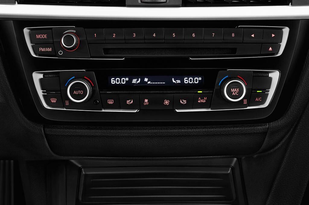 BMW 3 Series (Baujahr 2017) Advantage 4 Türen Temperatur und Klimaanlage