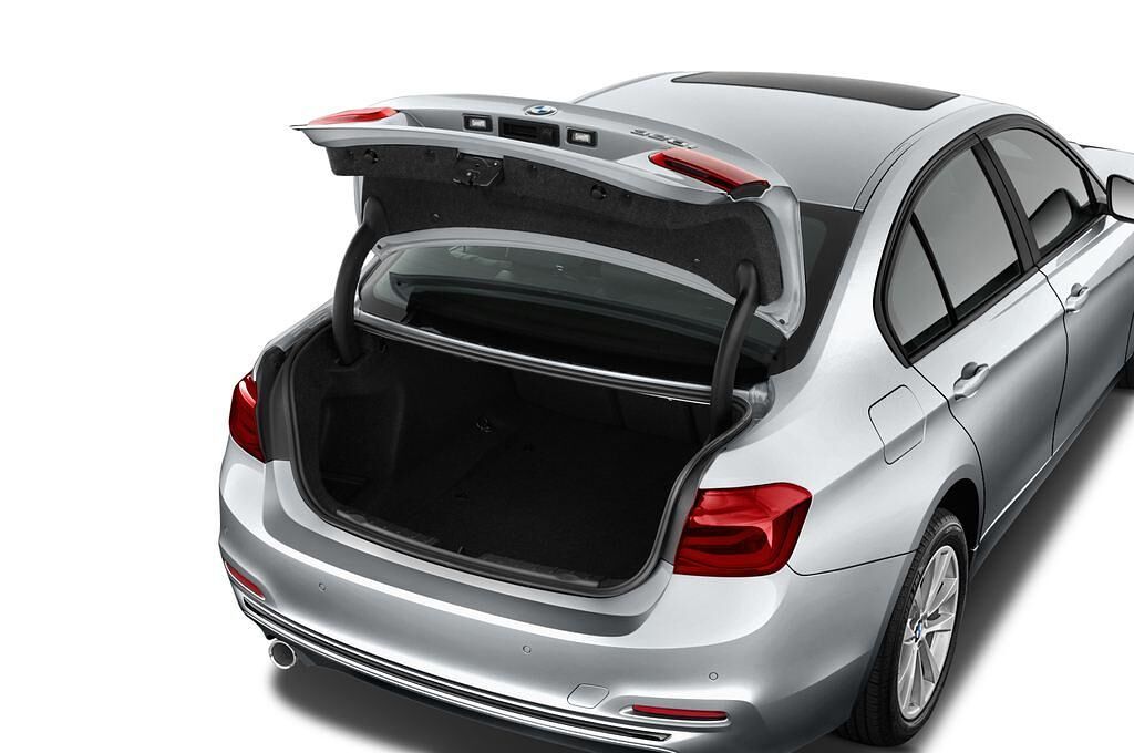 BMW 3 Series (Baujahr 2017) Advantage 4 Türen Kofferraum