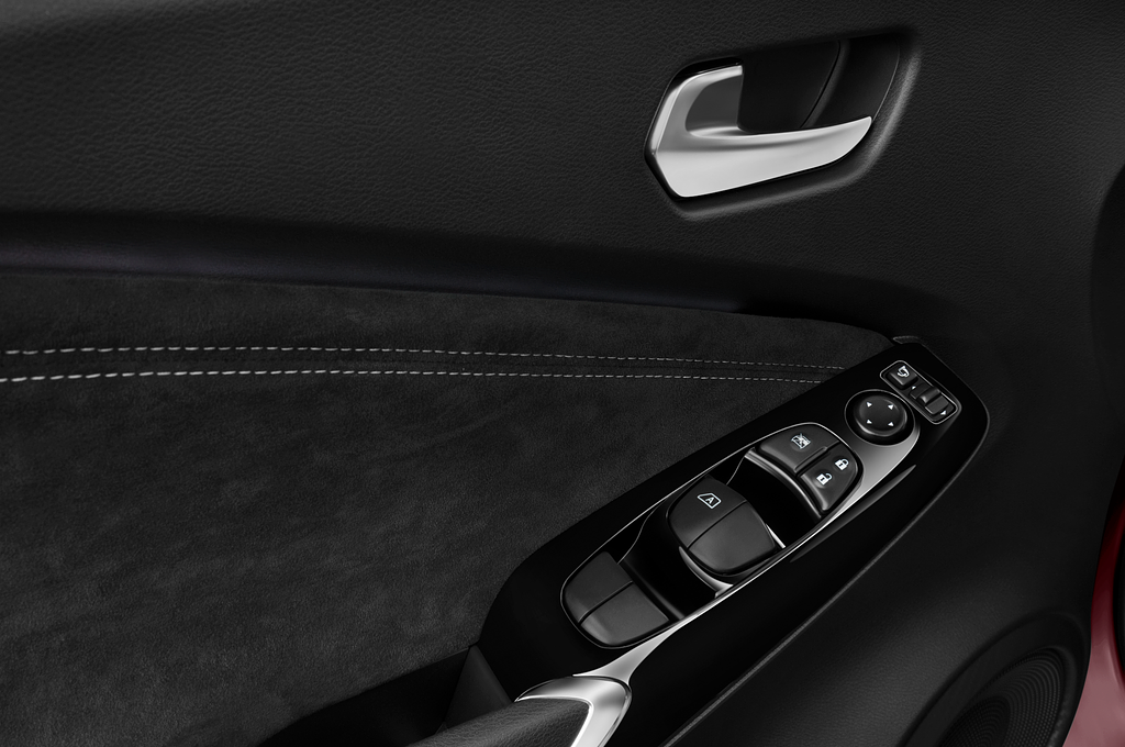 Nissan Juke (Baujahr 2022) Hybrid N-Design 5 Türen Bedienungselemente Tür