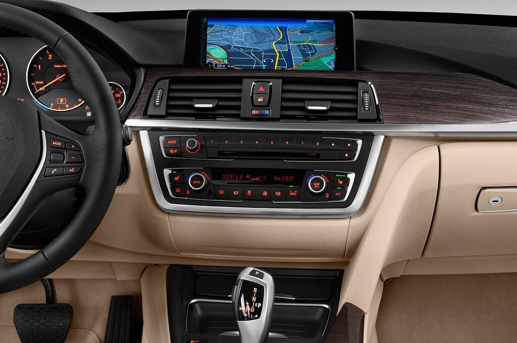 BMW 3 Series (Baujahr 2013) Luxury Line 5 Türen Mittelkonsole