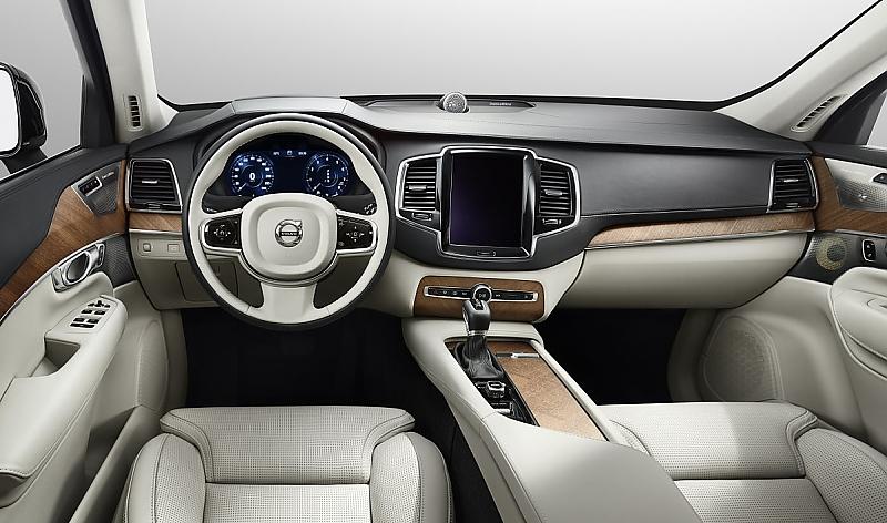 Das aufgeräumte Cockpit des Volvo XC90