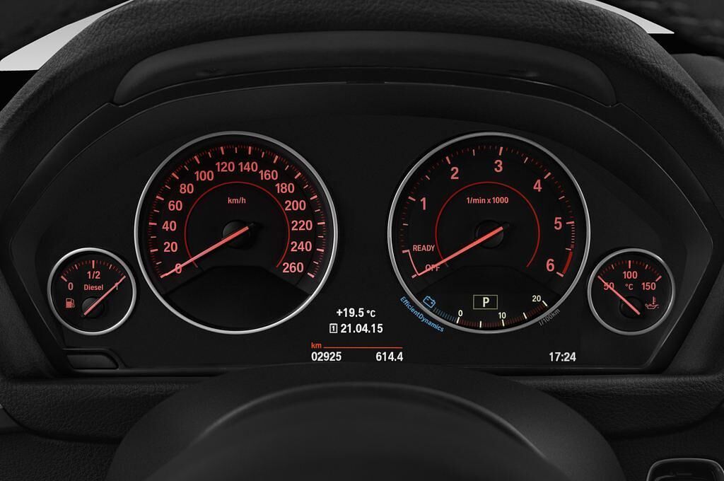 BMW 3 Series (Baujahr 2016) - 5 Türen Tacho und Fahrerinstrumente
