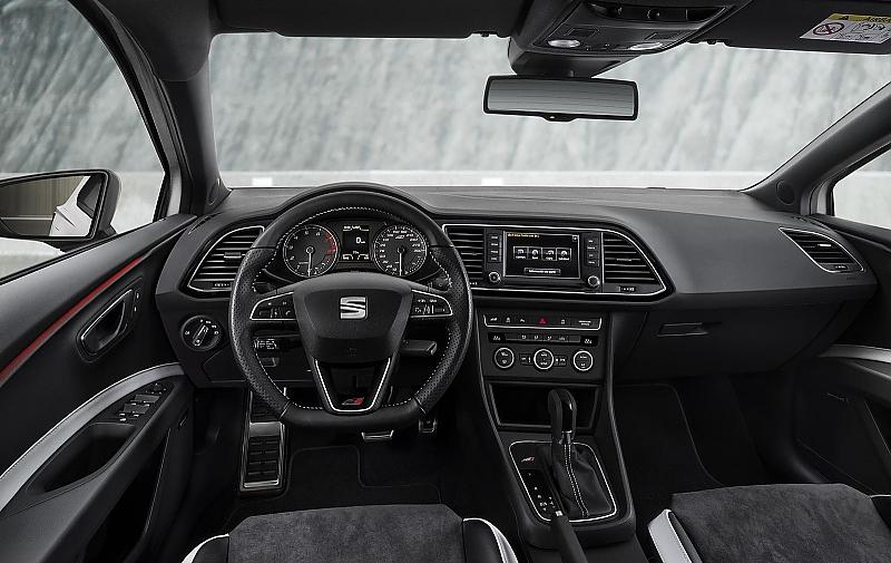 Das Cockpit des Seat Leon ST Cupra ist übersichtlich