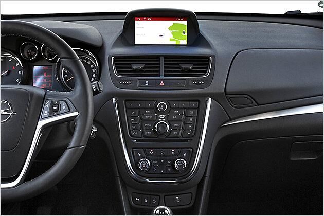 Sieht schlimmer aus, als es ist: An die vielen Tasten in der Mittelkonsole gewöhnt man sich schnell